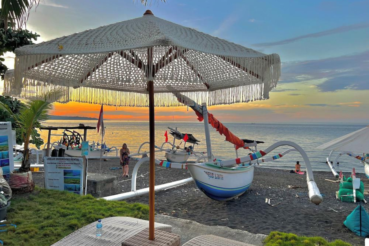 Valomia Beach Front