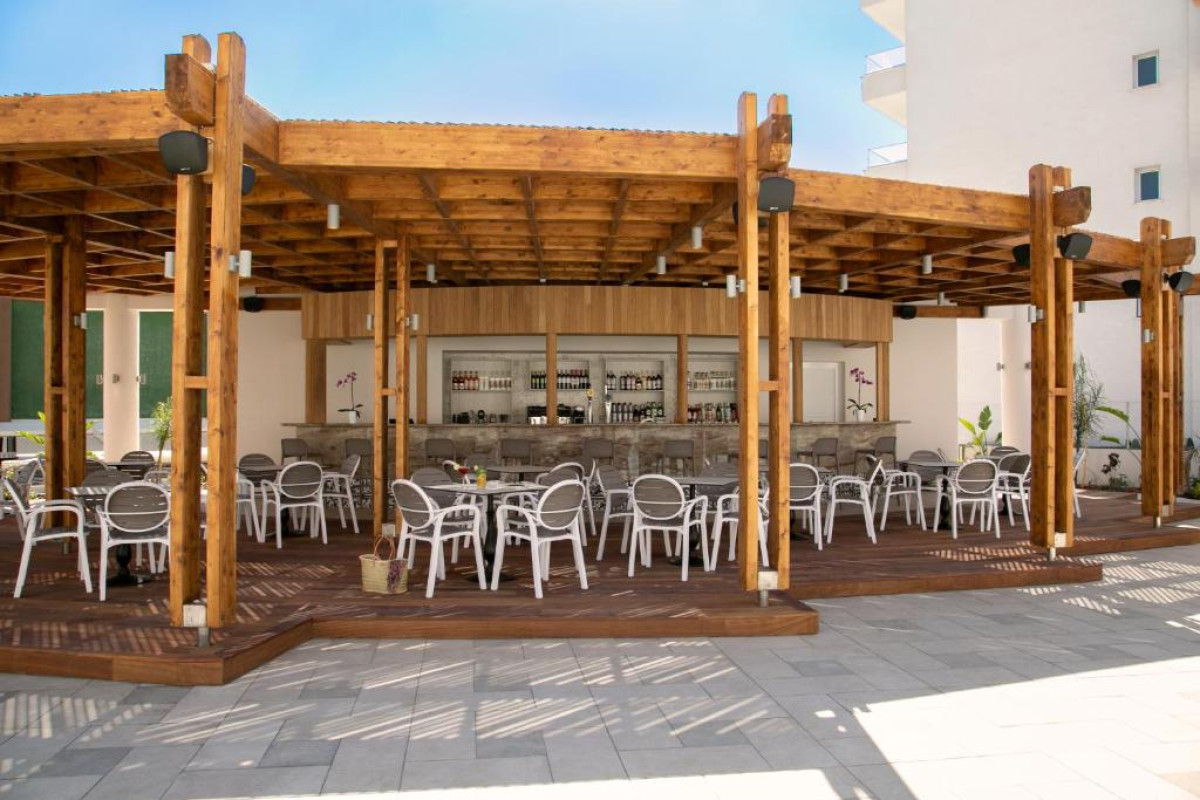 Vangelis Hotel and Suites