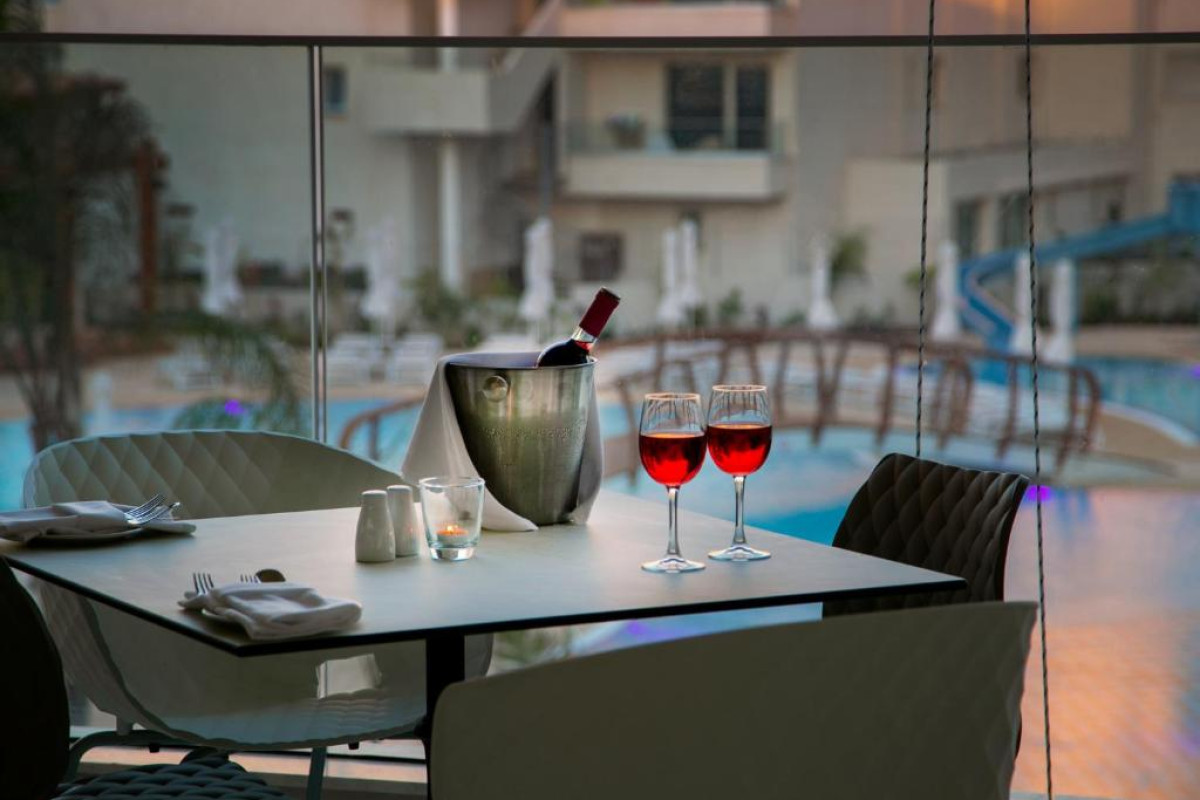 Vangelis Hotel and Suites