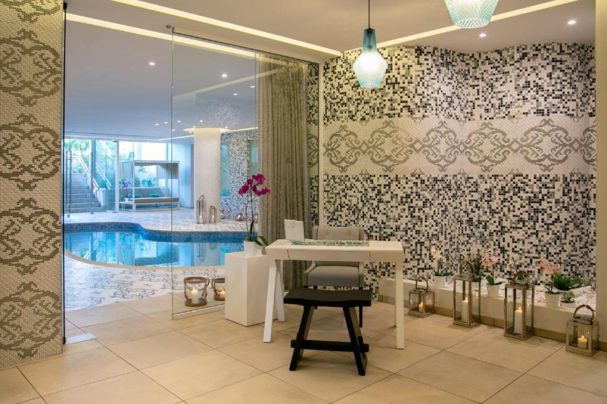Vangelis Hotel and Suites