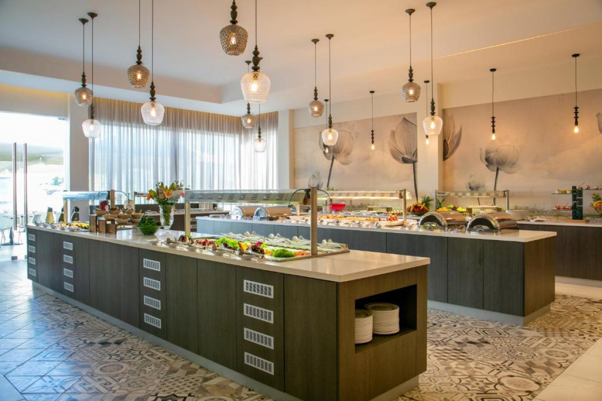 Vangelis Hotel and Suites