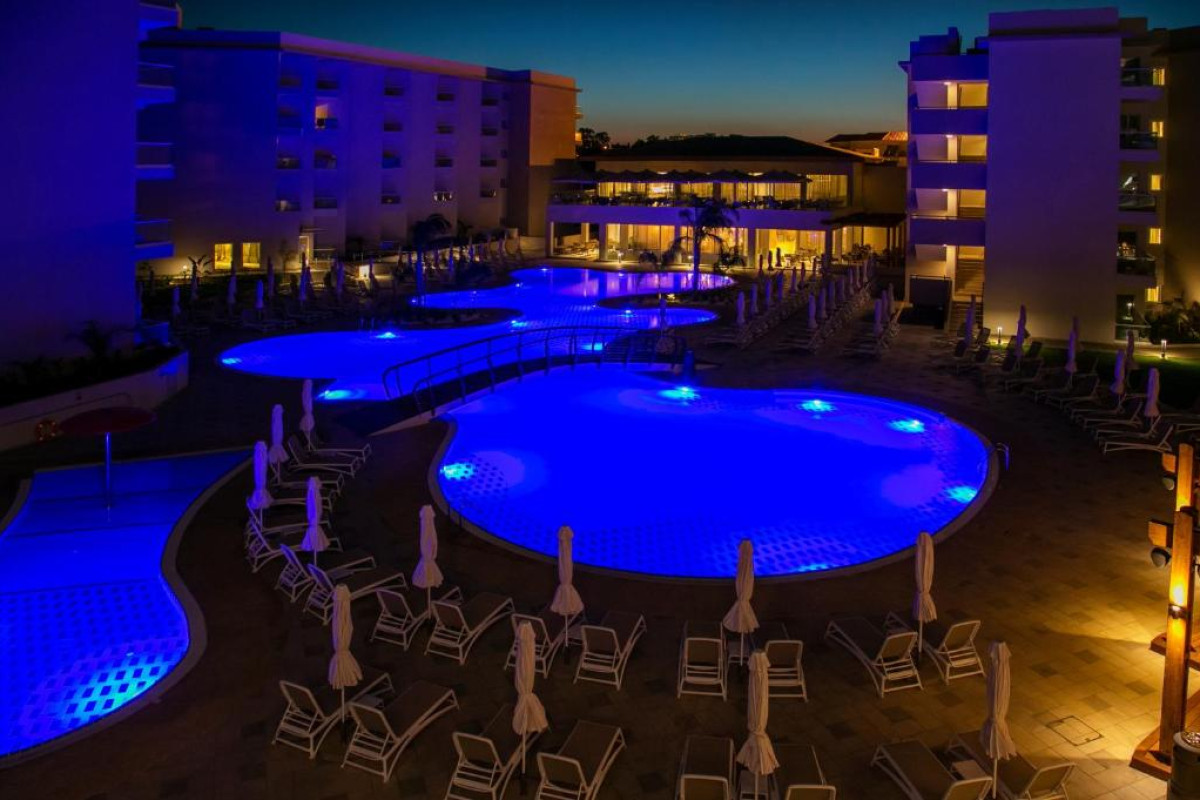 Vangelis Hotel and Suites