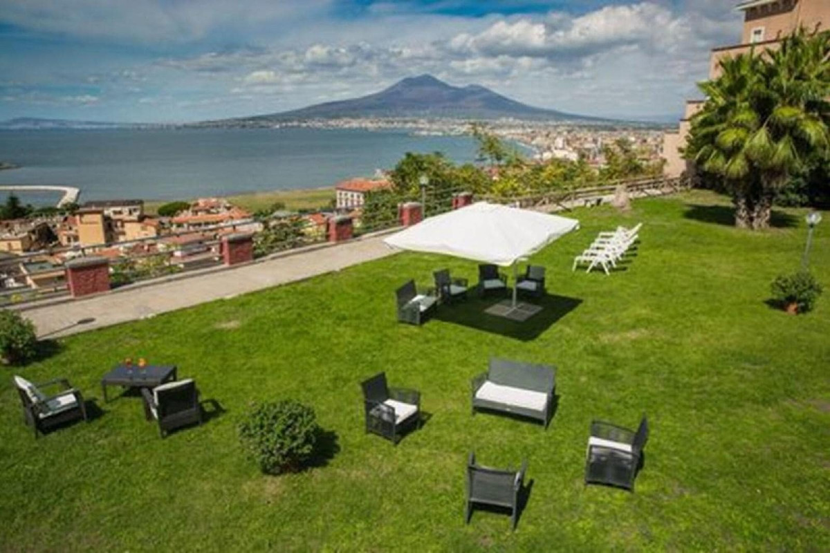 Vesuvian Inn