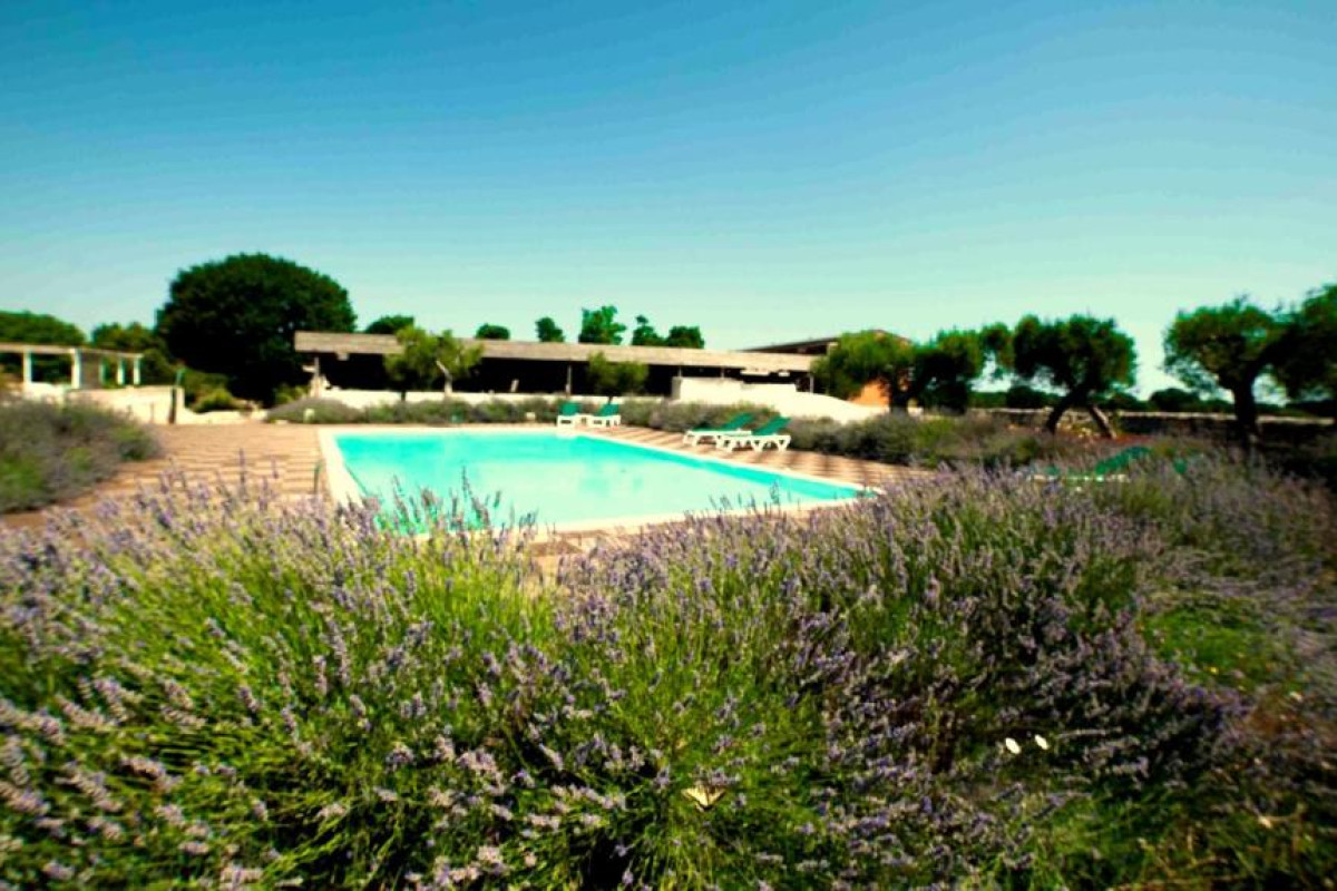 VICTOR COUNTRY HOTEL