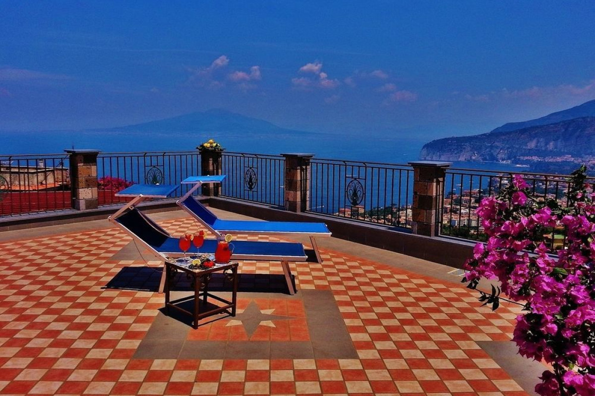 VILLA CARUSO