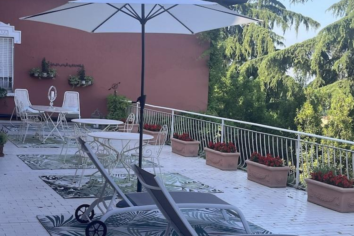 Villa House And Garden B&B