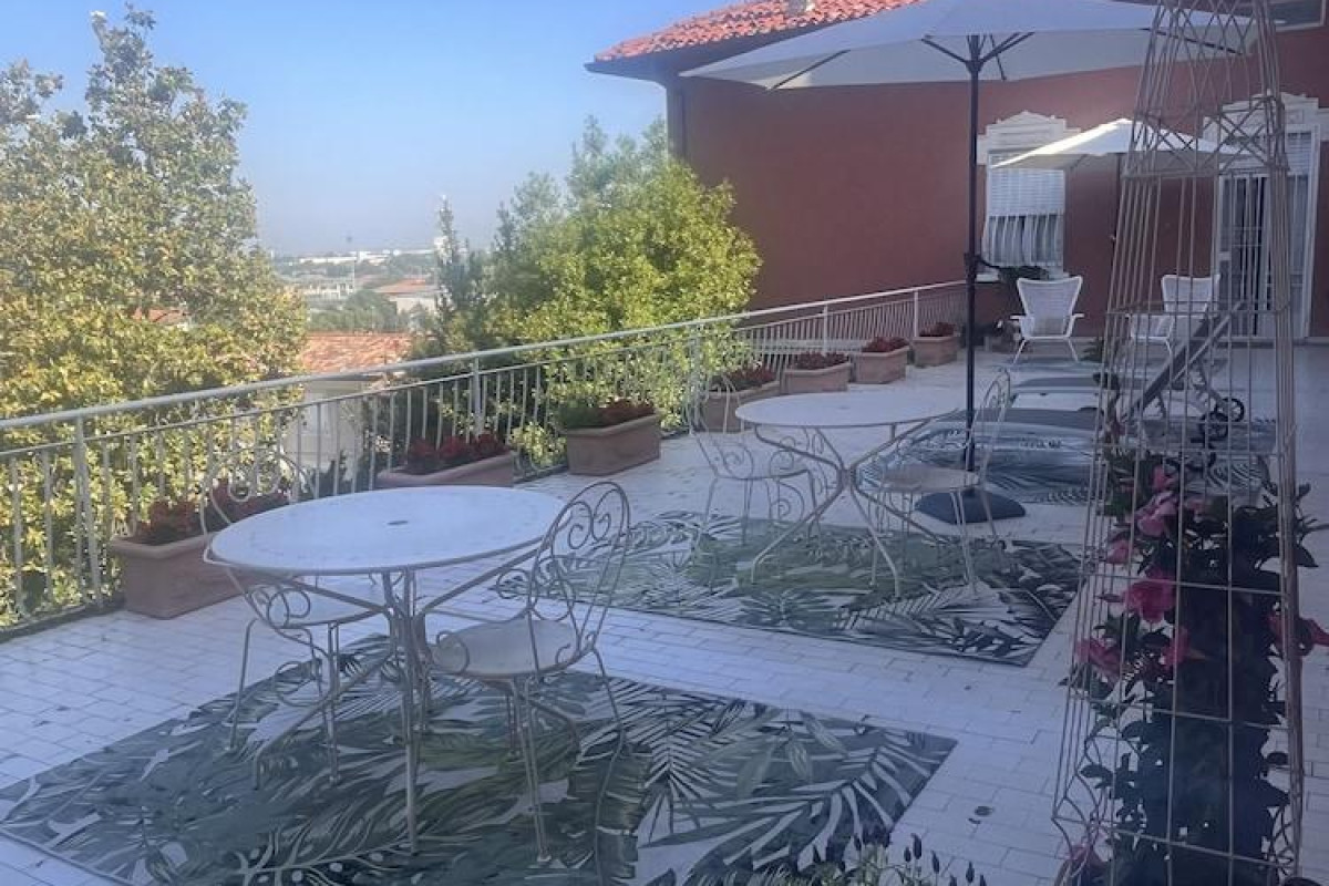 Villa House And Garden B&B