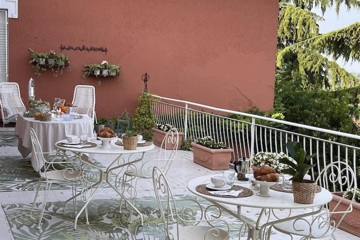 Villa House And Garden B&B