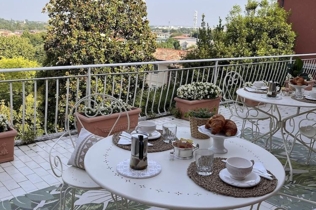 Villa House And Garden B&B