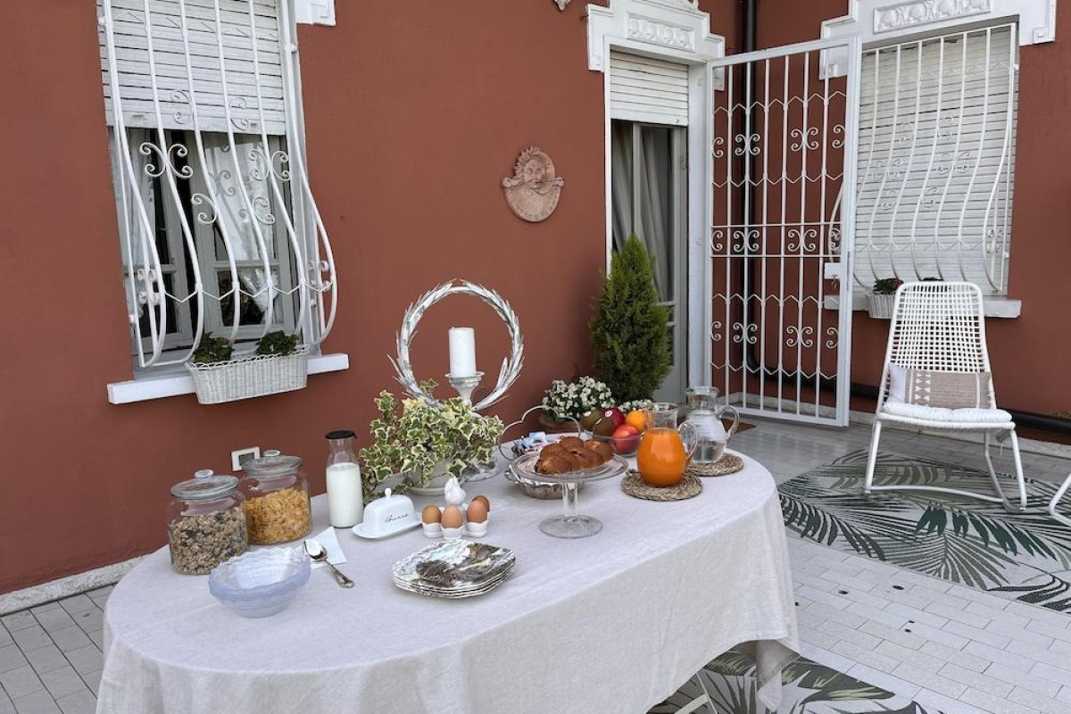 Villa House And Garden B&B