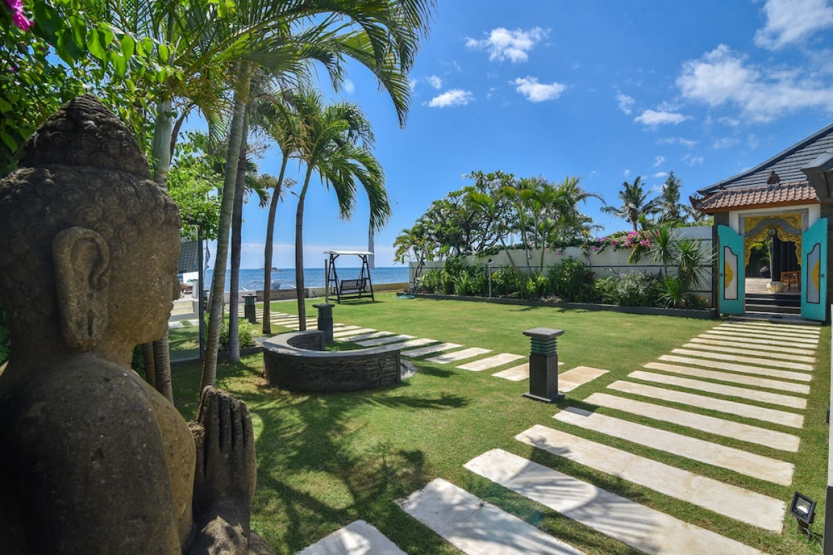 Villa Lovina Beach 2