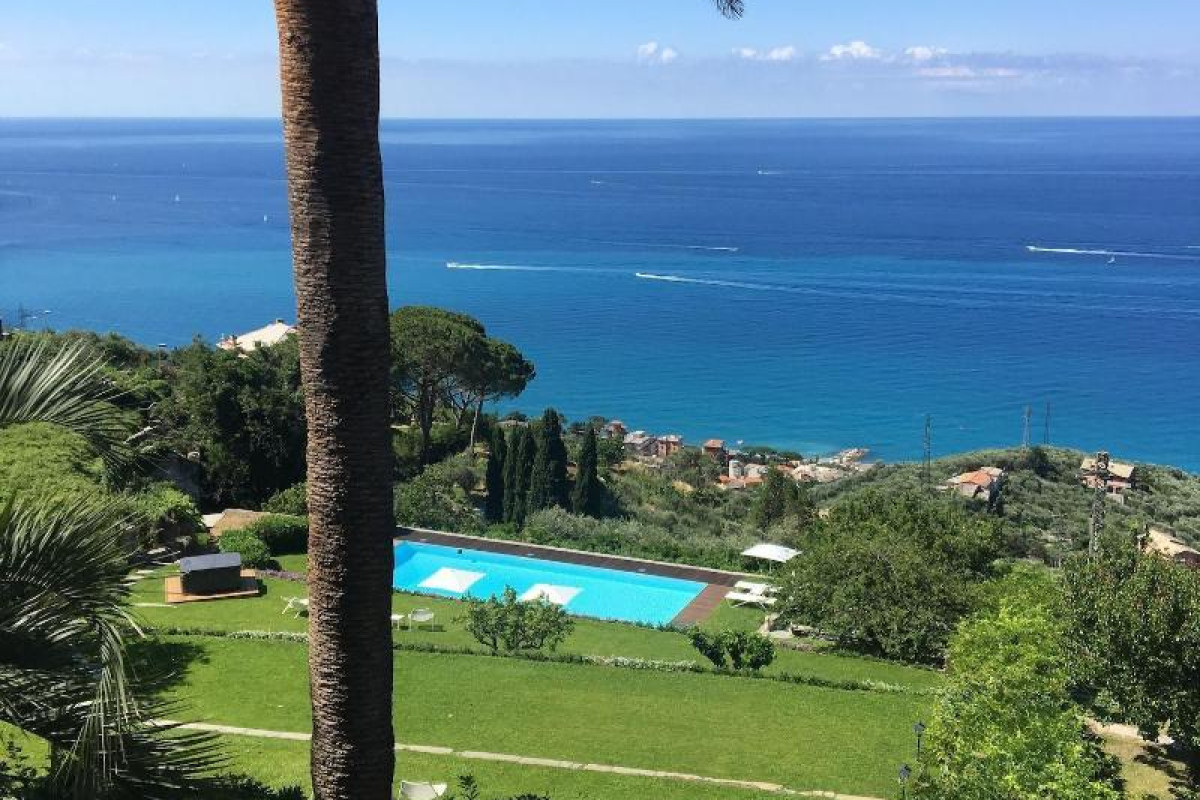 Villa Riviera