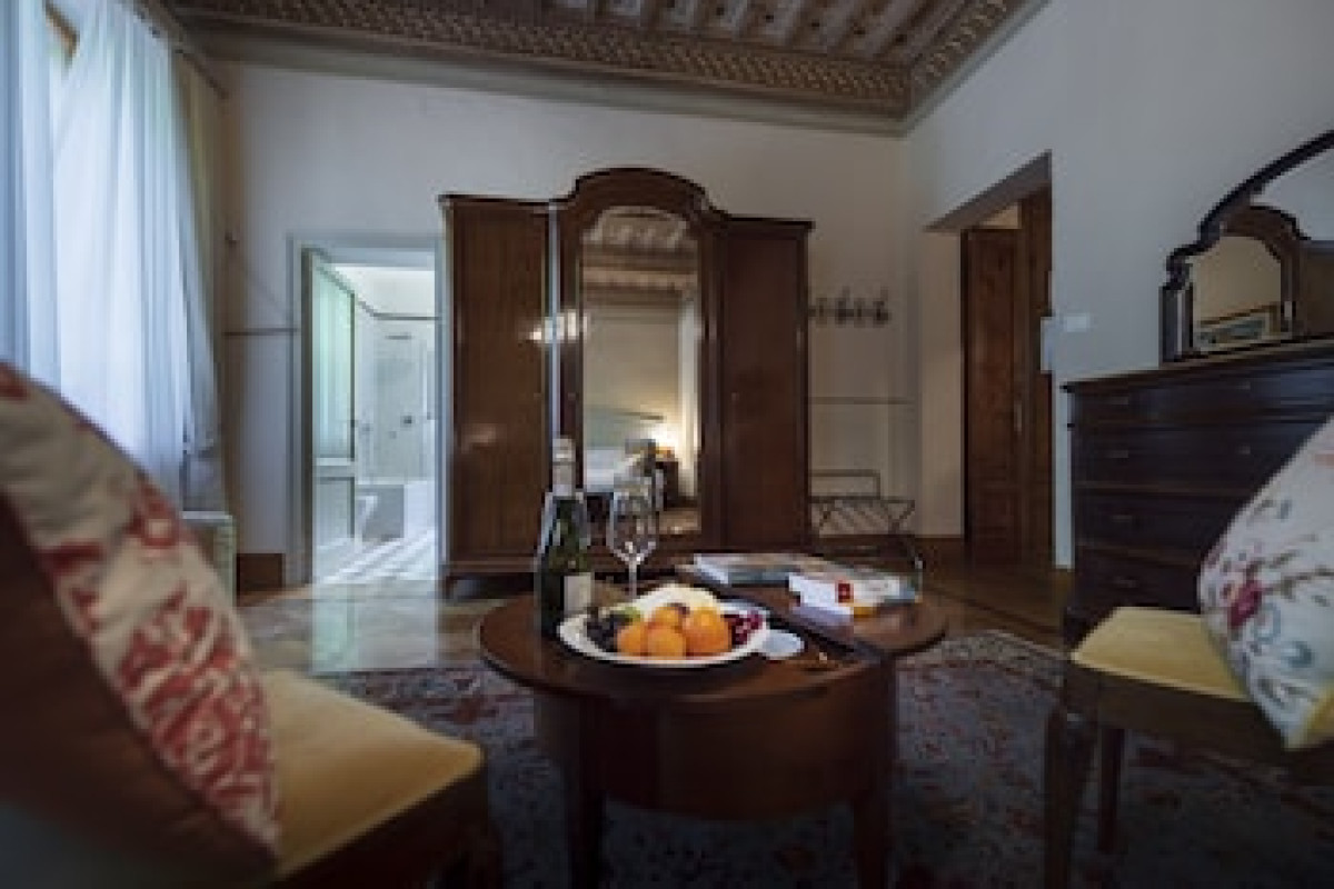 VILLA SCACCIAPENSIERI