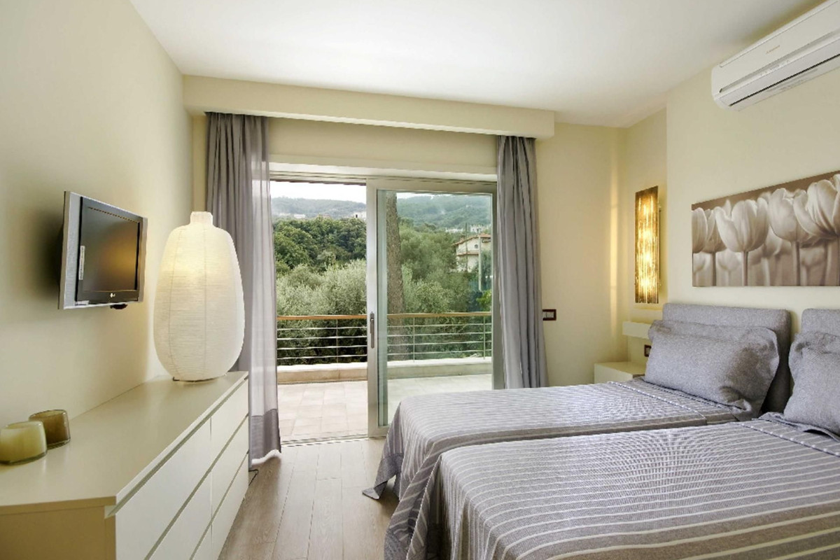 VILLA SORRENTO