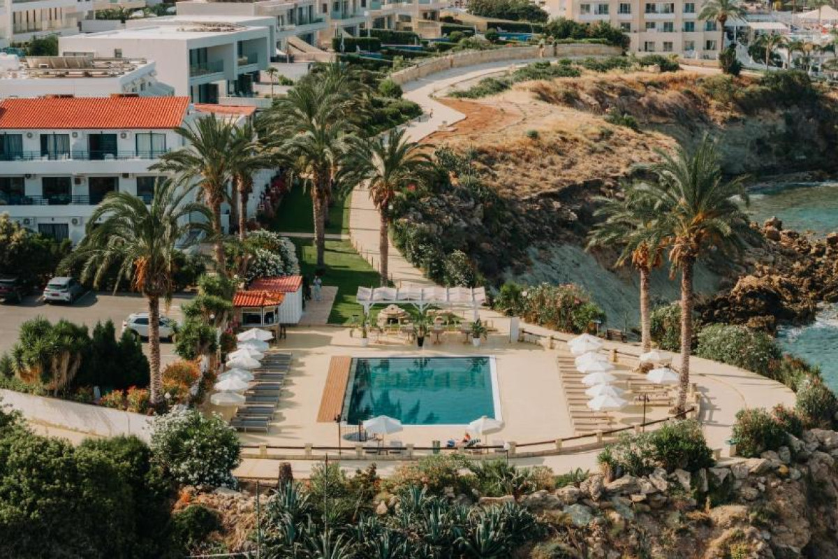 Vrachia Beach Hotel & Suites (Adults Only)
