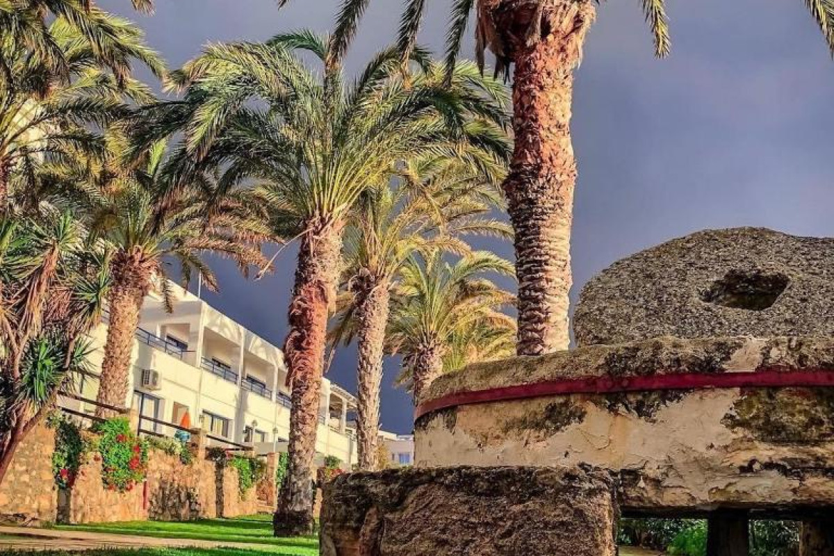 Vrachia Beach Hotel & Suites (Adults Only)