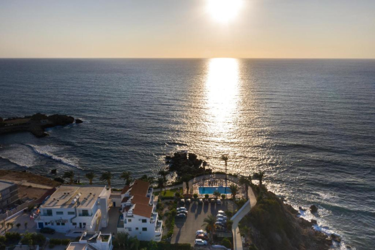 Vrachia Beach Hotel & Suites (Adults Only)