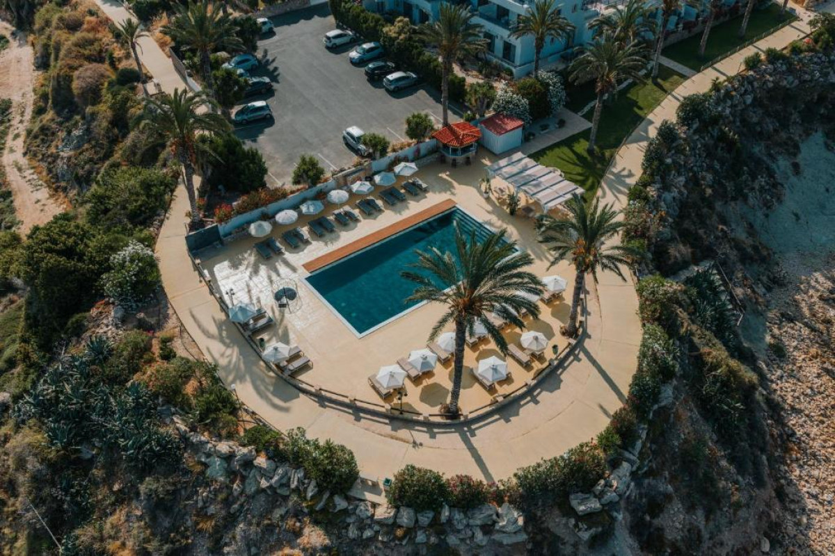 Vrachia Beach Hotel & Suites (Adults Only)