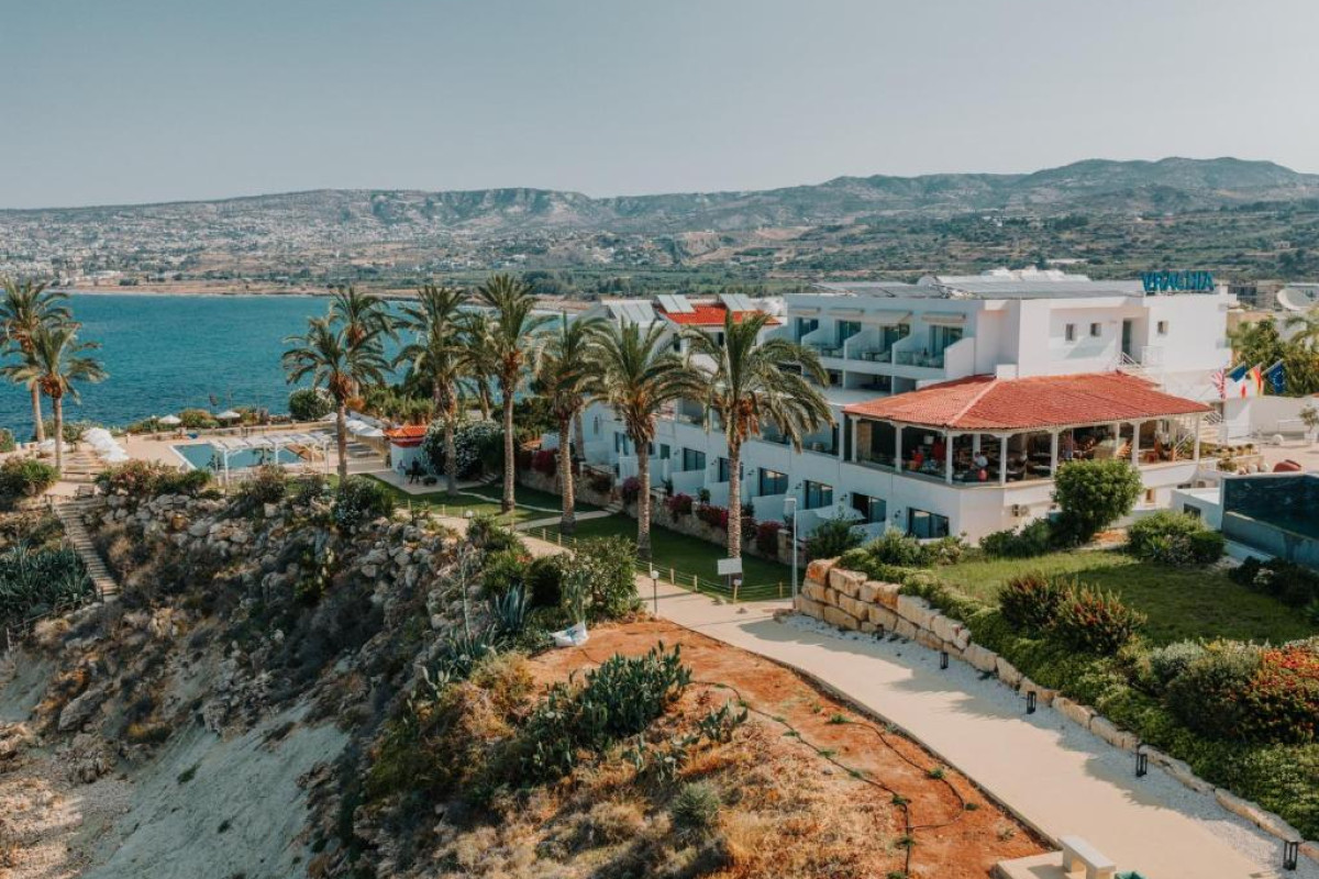 Vrachia Beach Hotel & Suites (Adults Only)