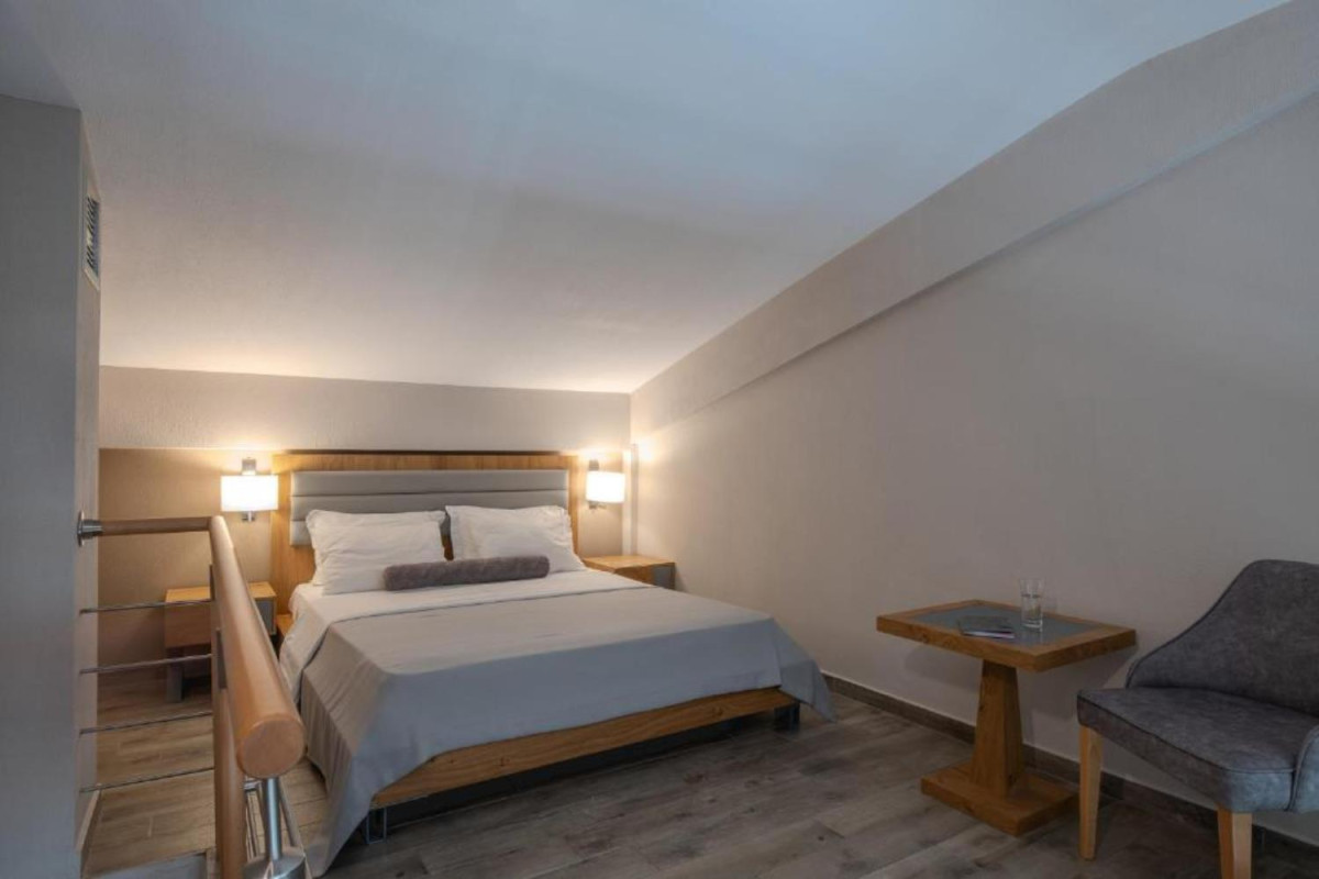 Vrahakia Hotel