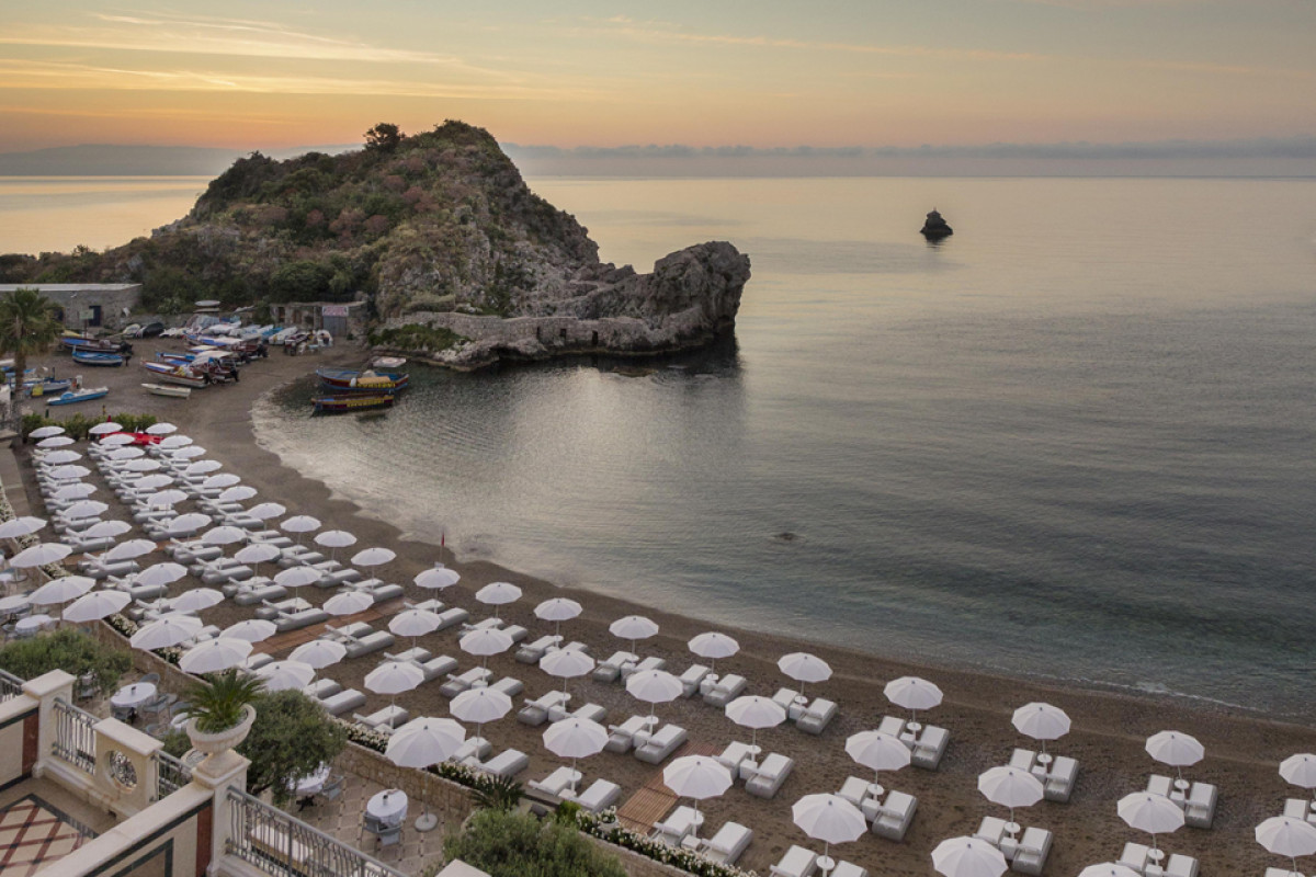 VRETREATS MAZZARO' SEA PALACE