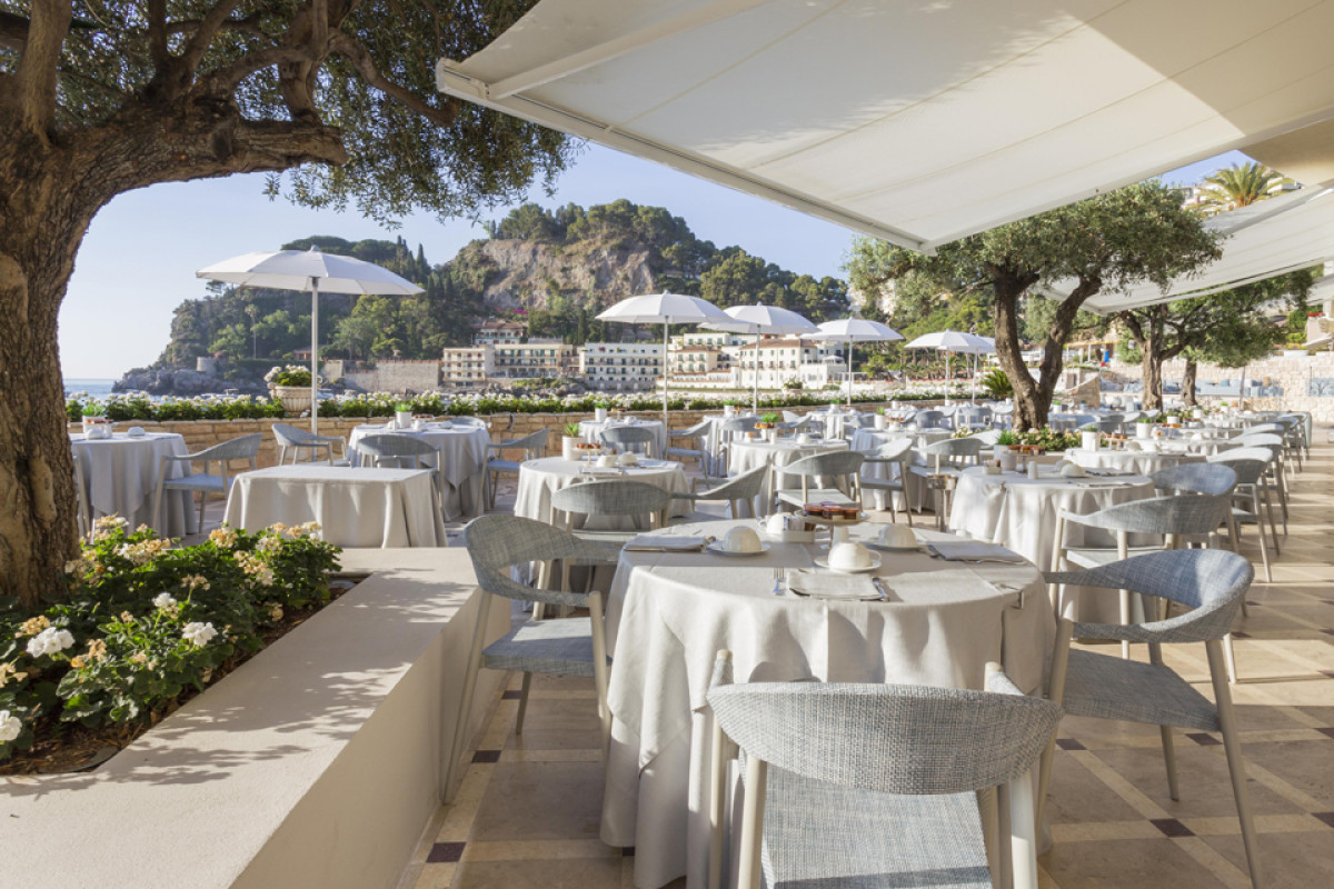 VRETREATS MAZZARO' SEA PALACE