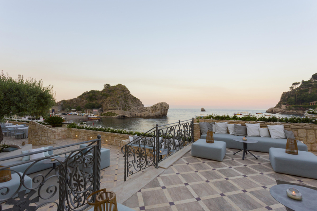 VRETREATS MAZZARO' SEA PALACE