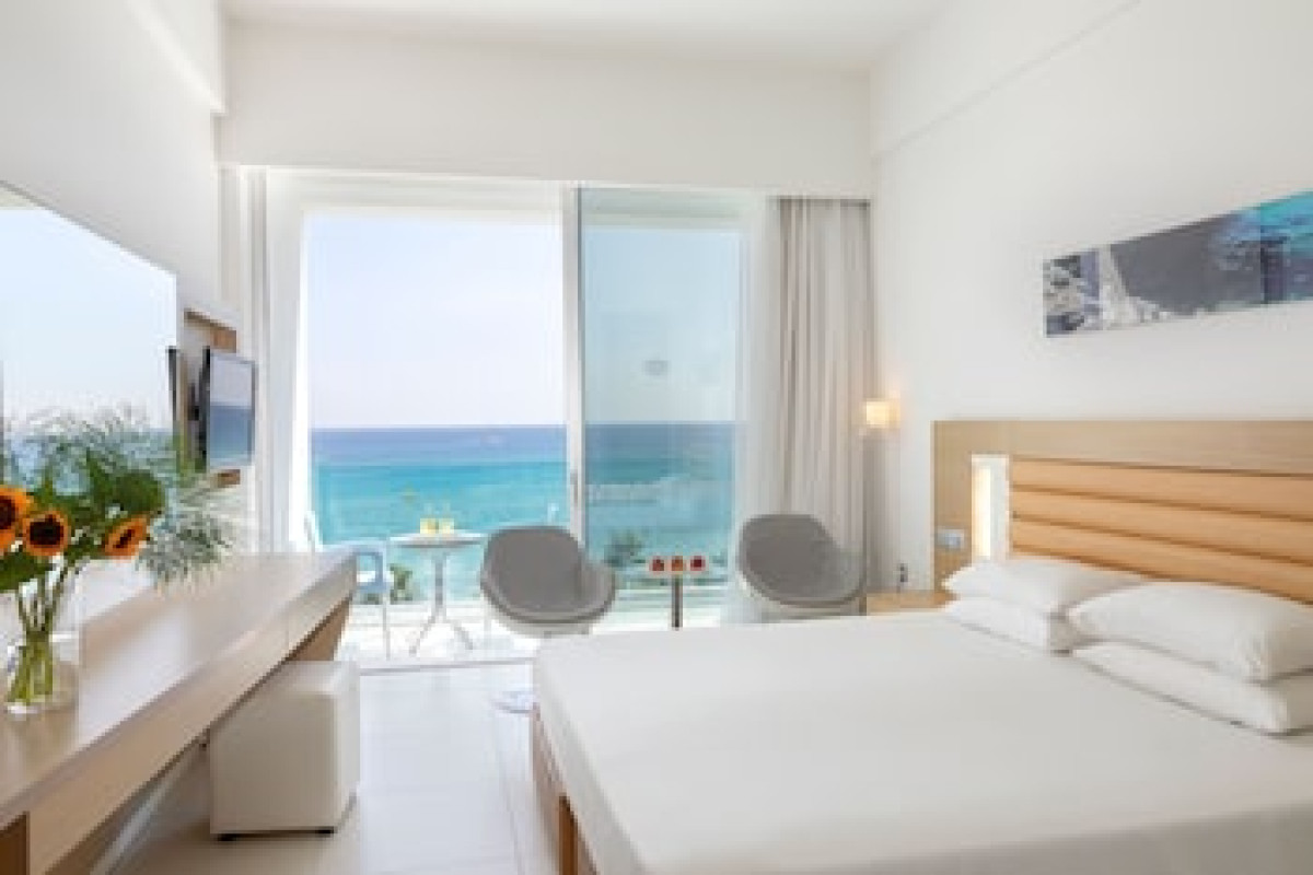 VRISSAKI BEACH HOTEL