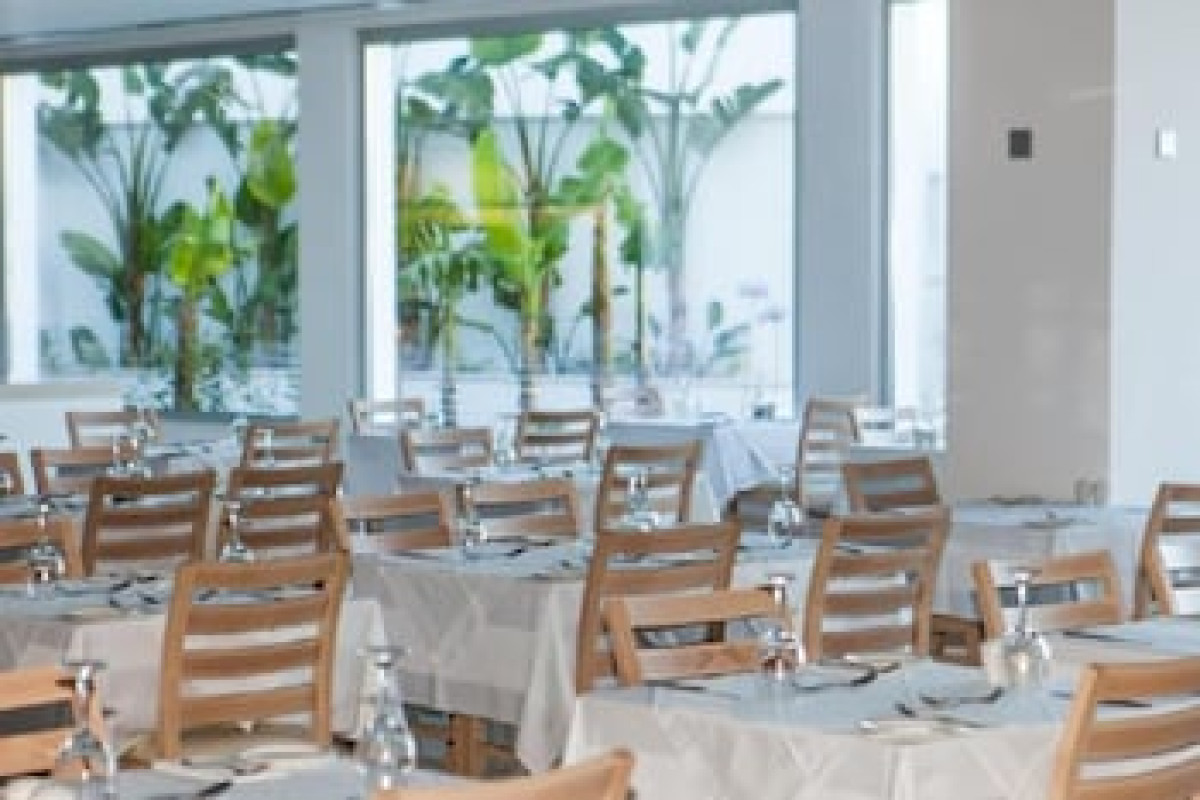 VRISSAKI BEACH HOTEL