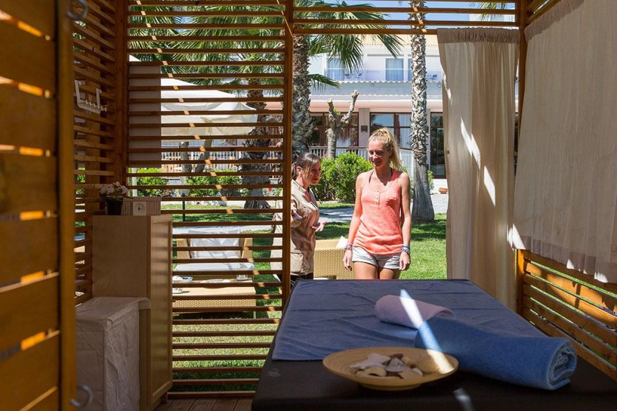 Golden Coast Hotel & Bungalows