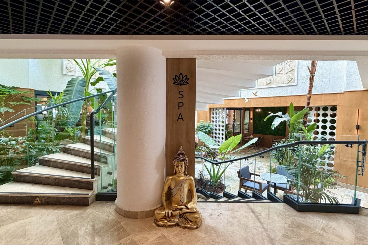 Blue Wave Suite Hotel