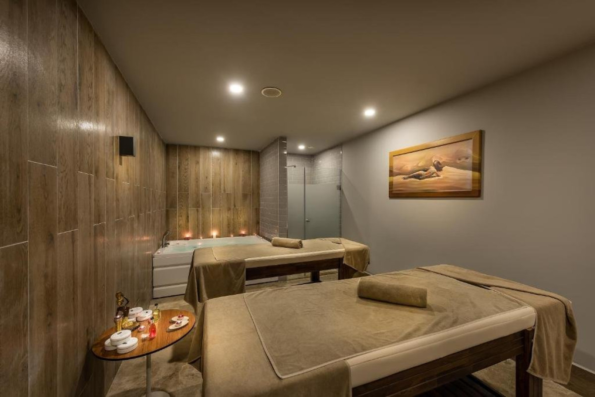 White City Beach Hotel