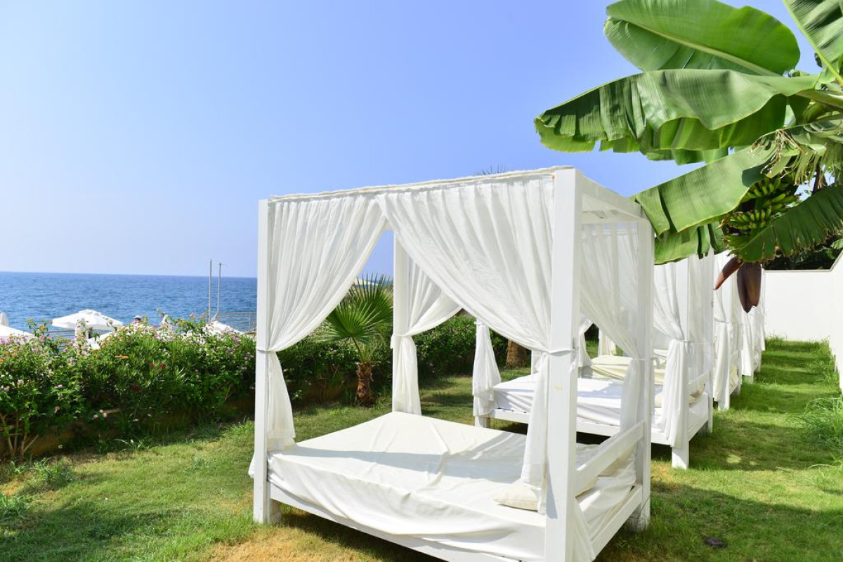 WHITE CITY RESORT HOTEL