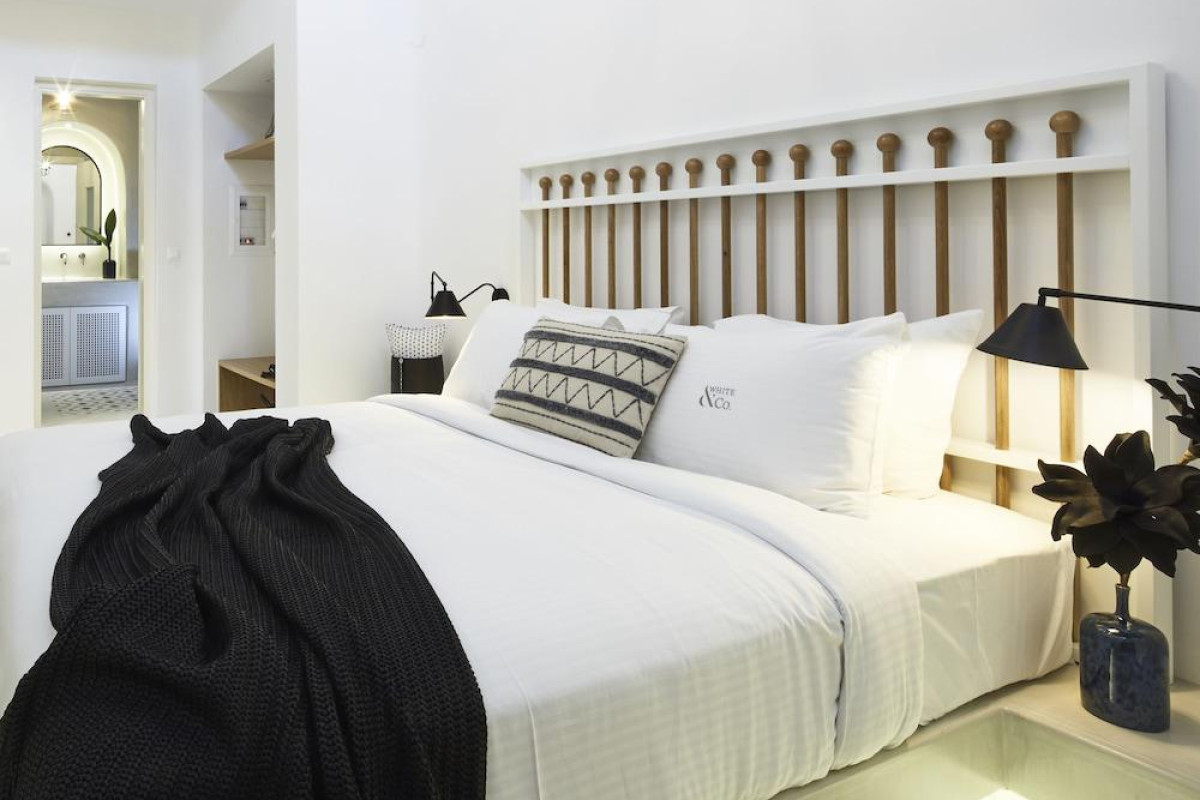 White & Co. La Torre Suites Santorini