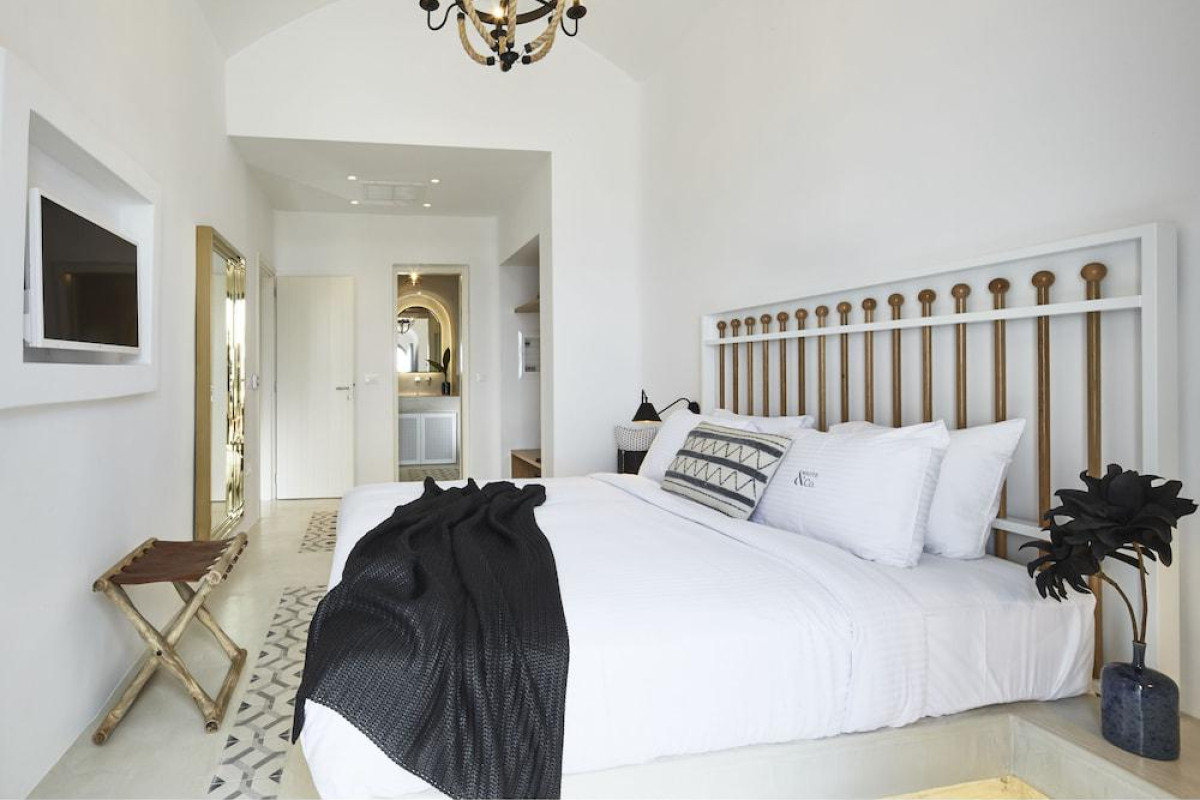 White & Co. La Torre Suites Santorini