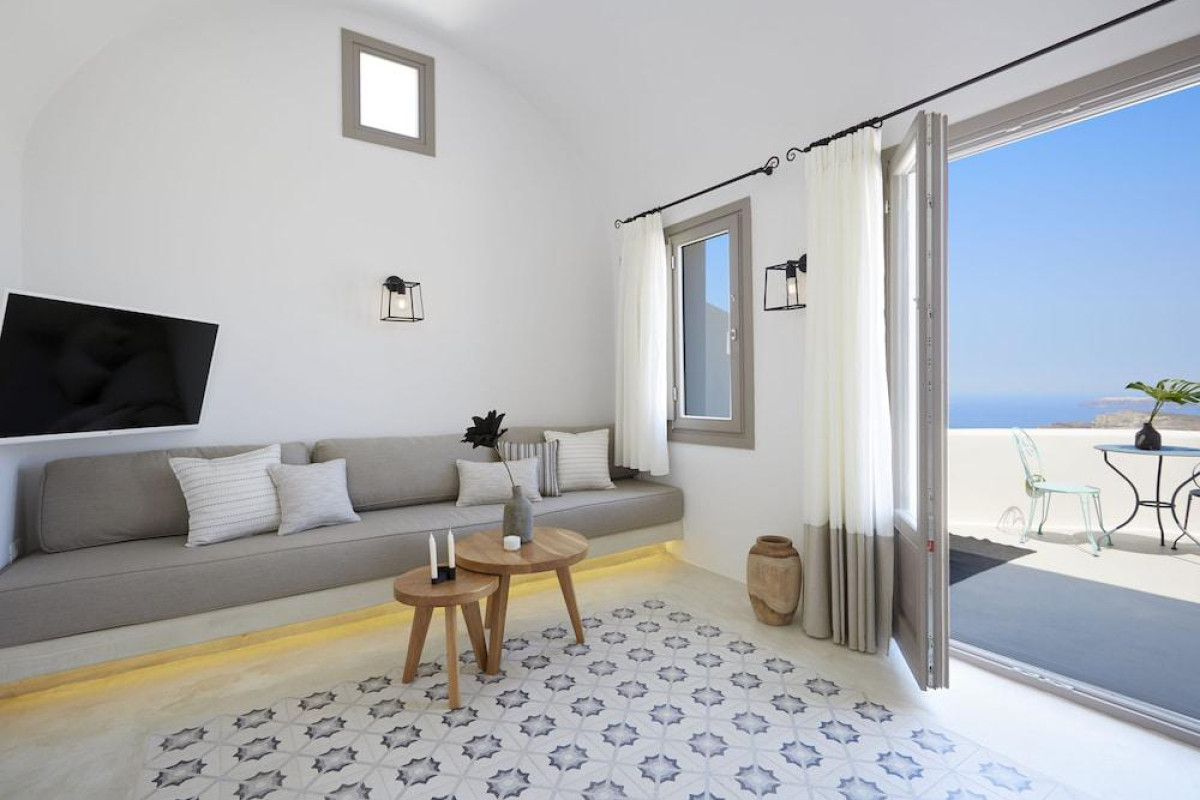 White & Co. La Torre Suites Santorini
