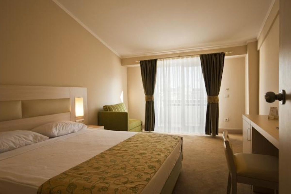 WHITE LILYUM HOTEL
