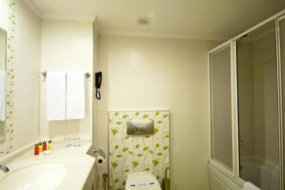 WHITE LILYUM HOTEL