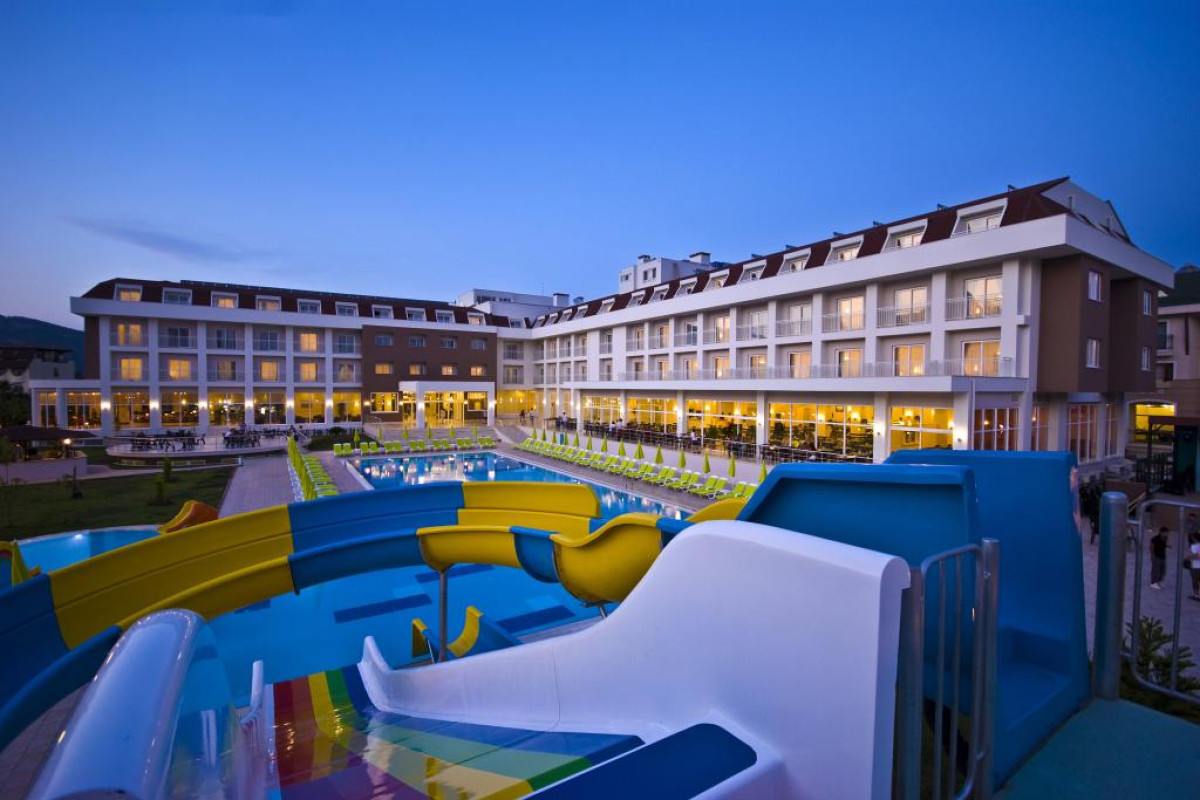WHITE LILYUM HOTEL