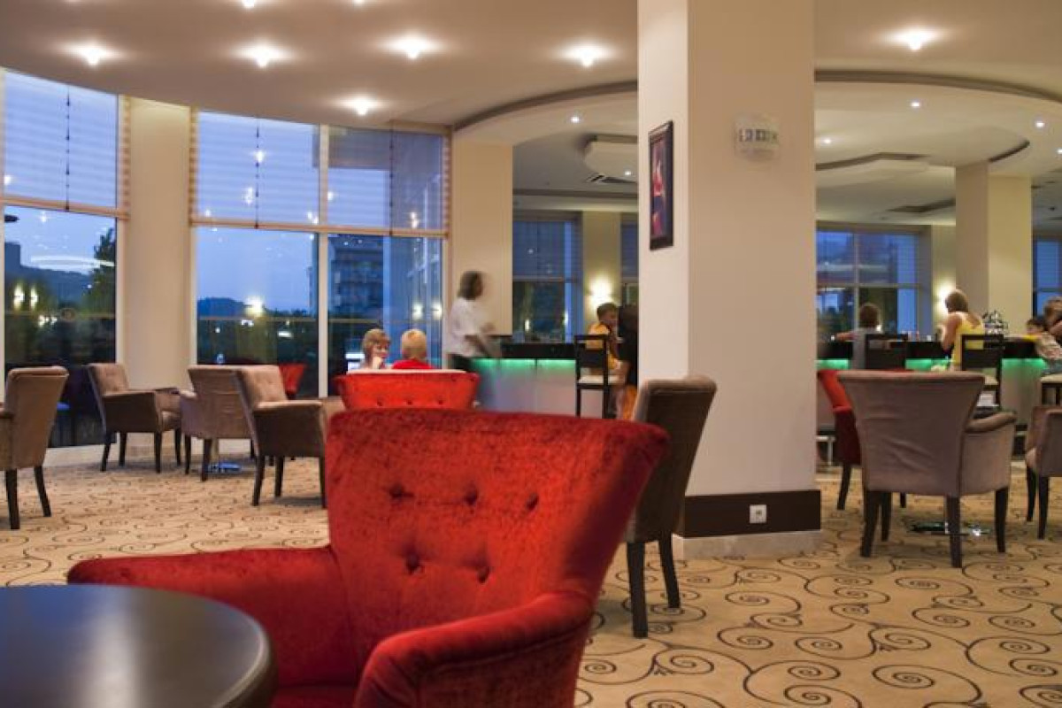 WHITE LILYUM HOTEL