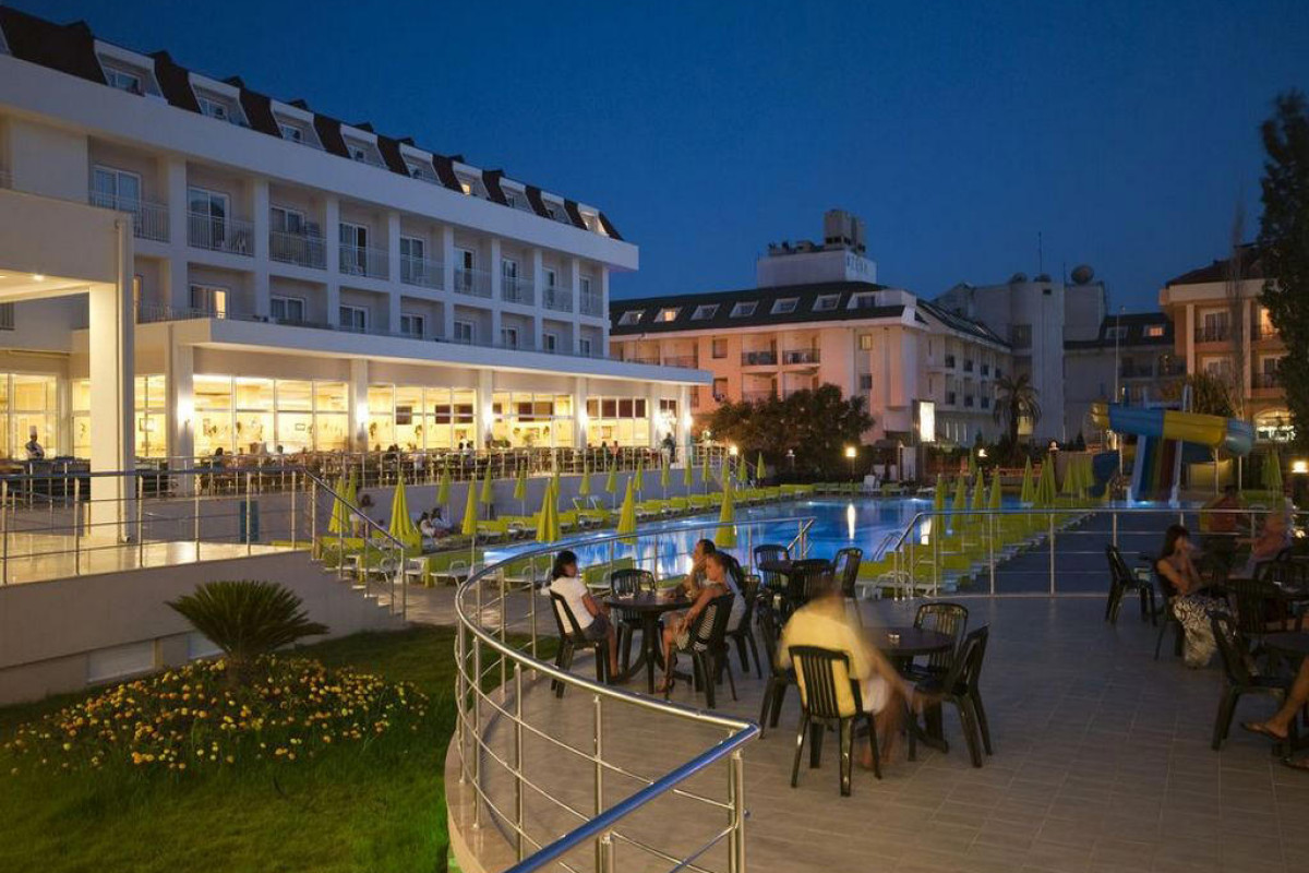 WHITE LILYUM HOTEL