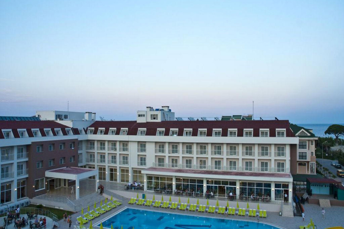 WHITE LILYUM HOTEL