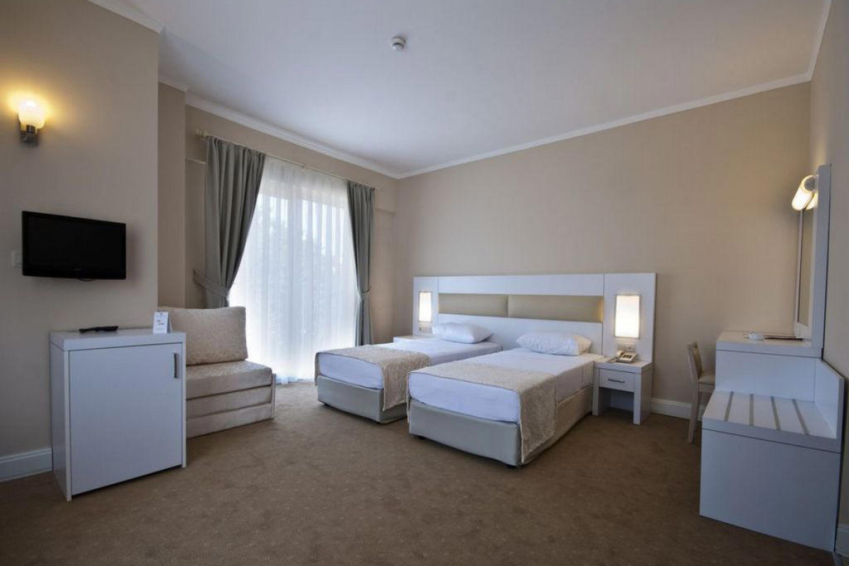 WHITE LILYUM HOTEL