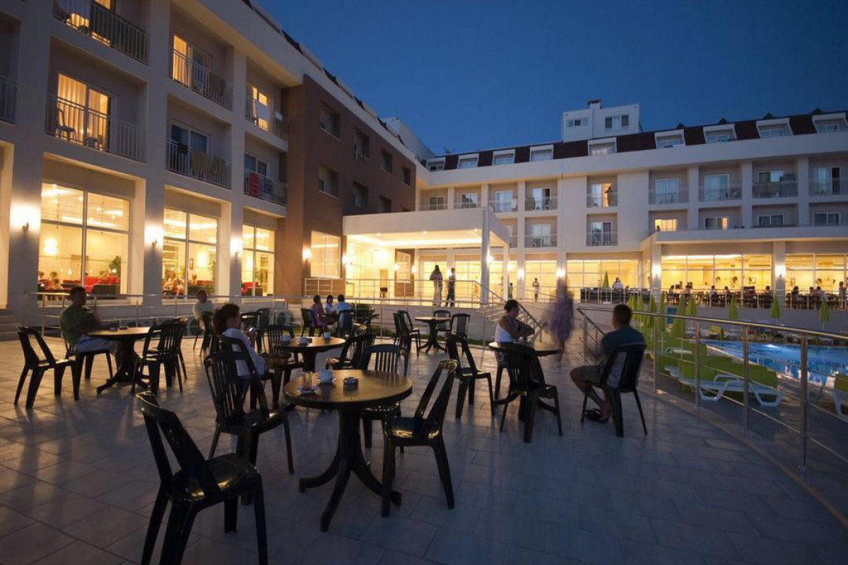 WHITE LILYUM HOTEL