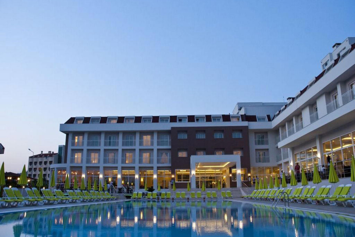 WHITE LILYUM HOTEL