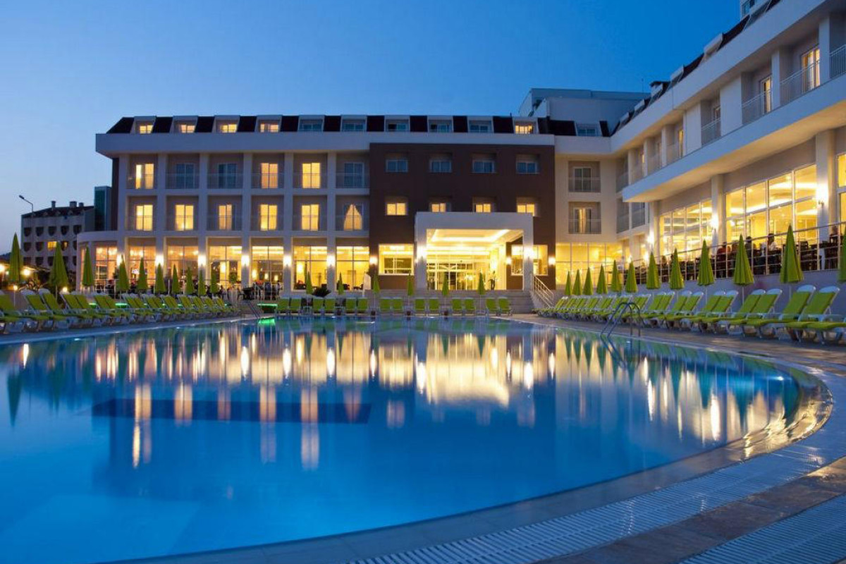 WHITE LILYUM HOTEL
