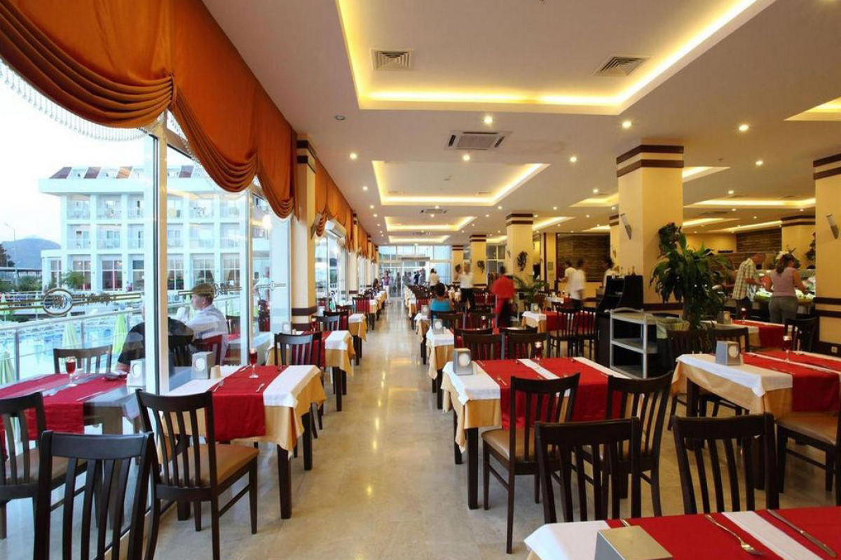 WHITE LILYUM HOTEL