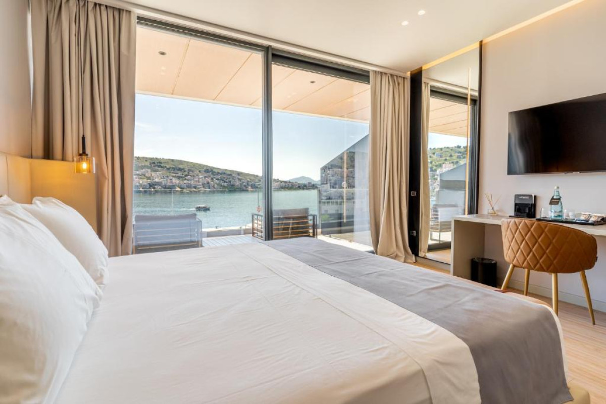Hotel Yacht Premium