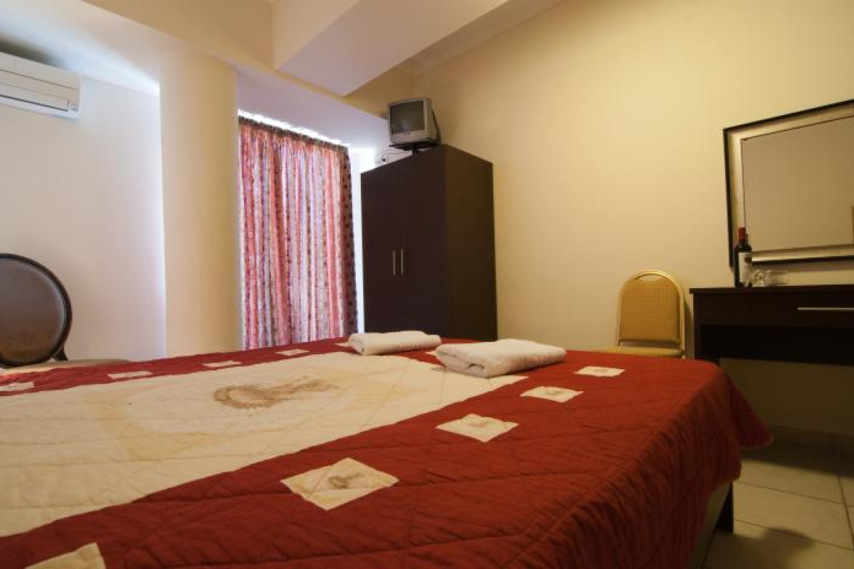 Yakinthos Hotel