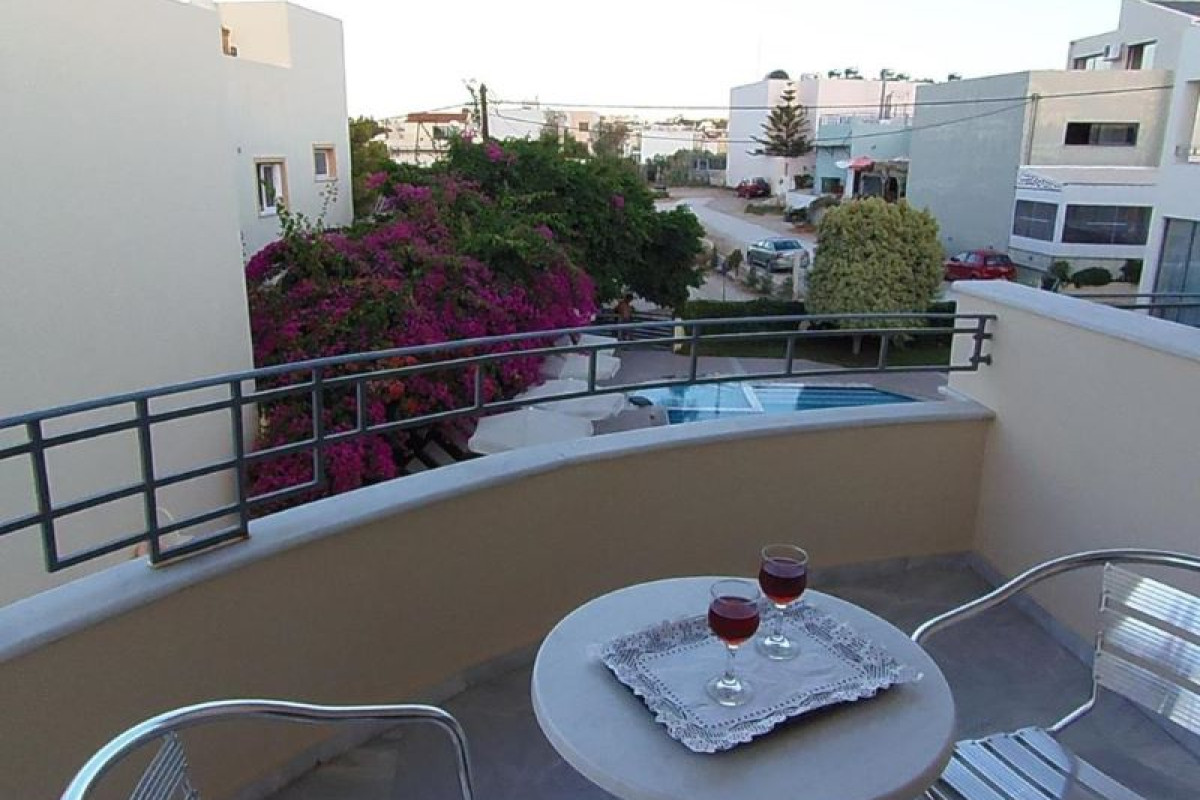 YAKINTHOS HOTEL